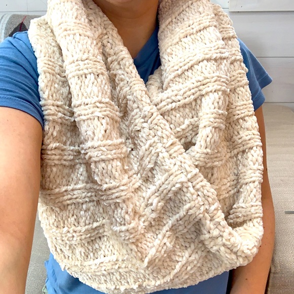 Infinity scarf - Picture 3 of 3